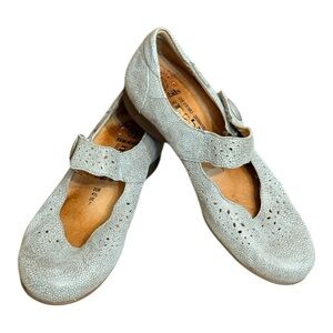 Mobils Leather Flats